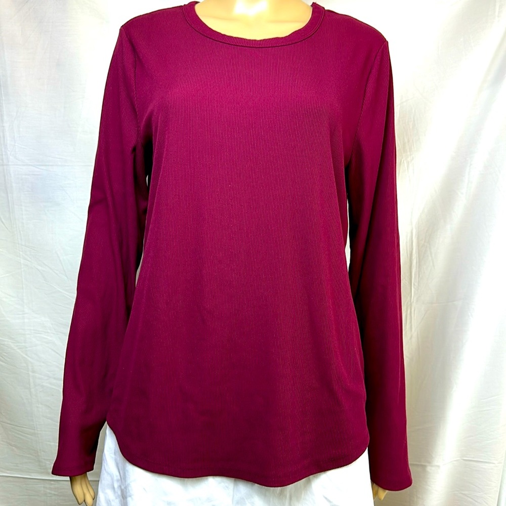 No Boundaries Women’s Long Sleeve T. XXL Maroon. Scooped Neckline.